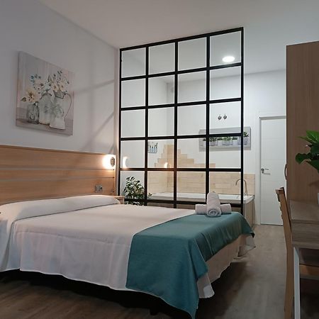 Apartamentos Turisticos Avila Puerta De San Vicente 0-2 Exteriér fotografie
