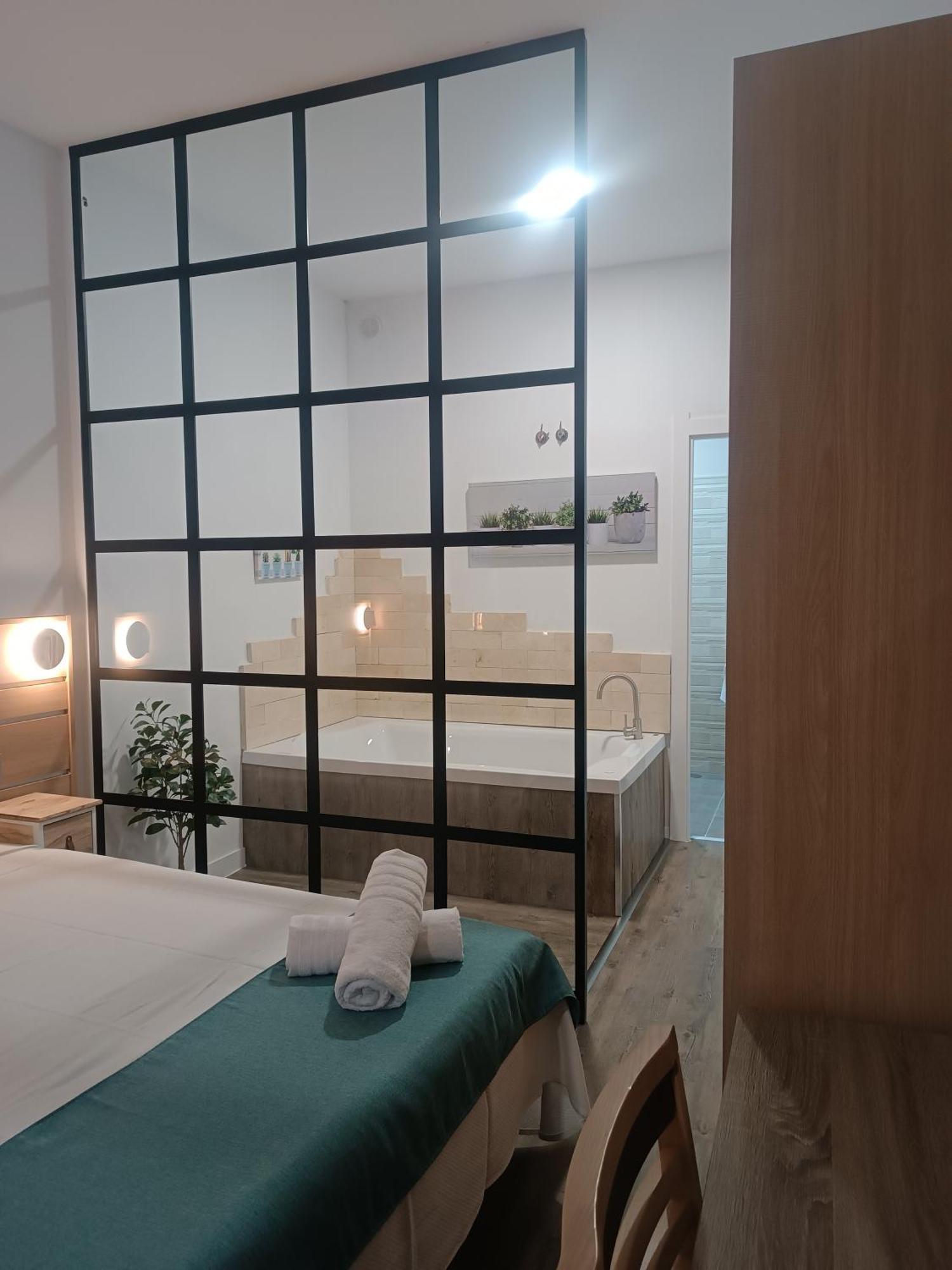 Apartamentos Turisticos Avila Puerta De San Vicente 0-2 Exteriér fotografie