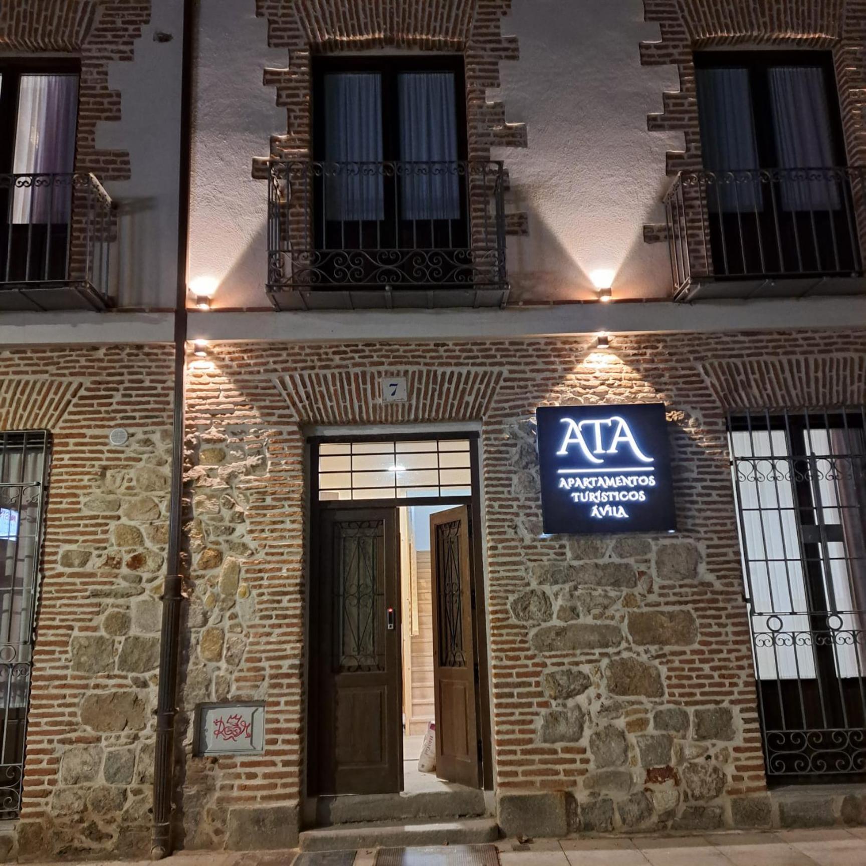 Apartamentos Turisticos Avila Puerta De San Vicente 0-2 Exteriér fotografie