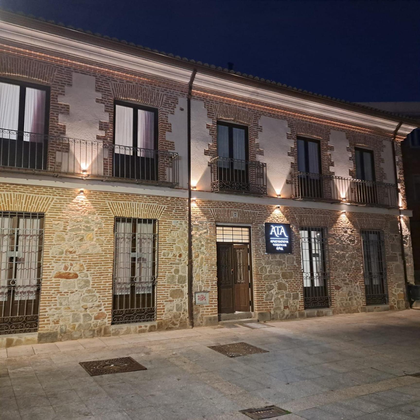 Apartamentos Turisticos Avila Puerta De San Vicente 0-2 Exteriér fotografie